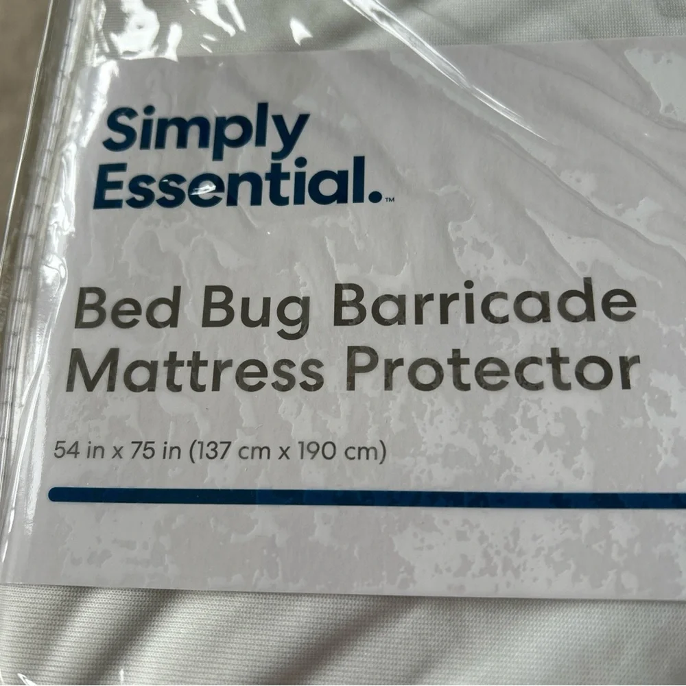 Simply Essential- Bed Bug Barricade Mattress Protector - Full
